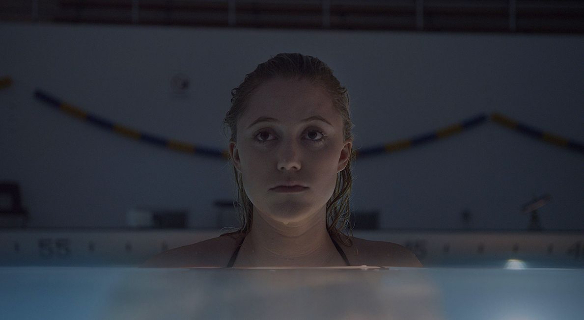 It Follows - Jay Height (Maika Monroe) in swimming pool