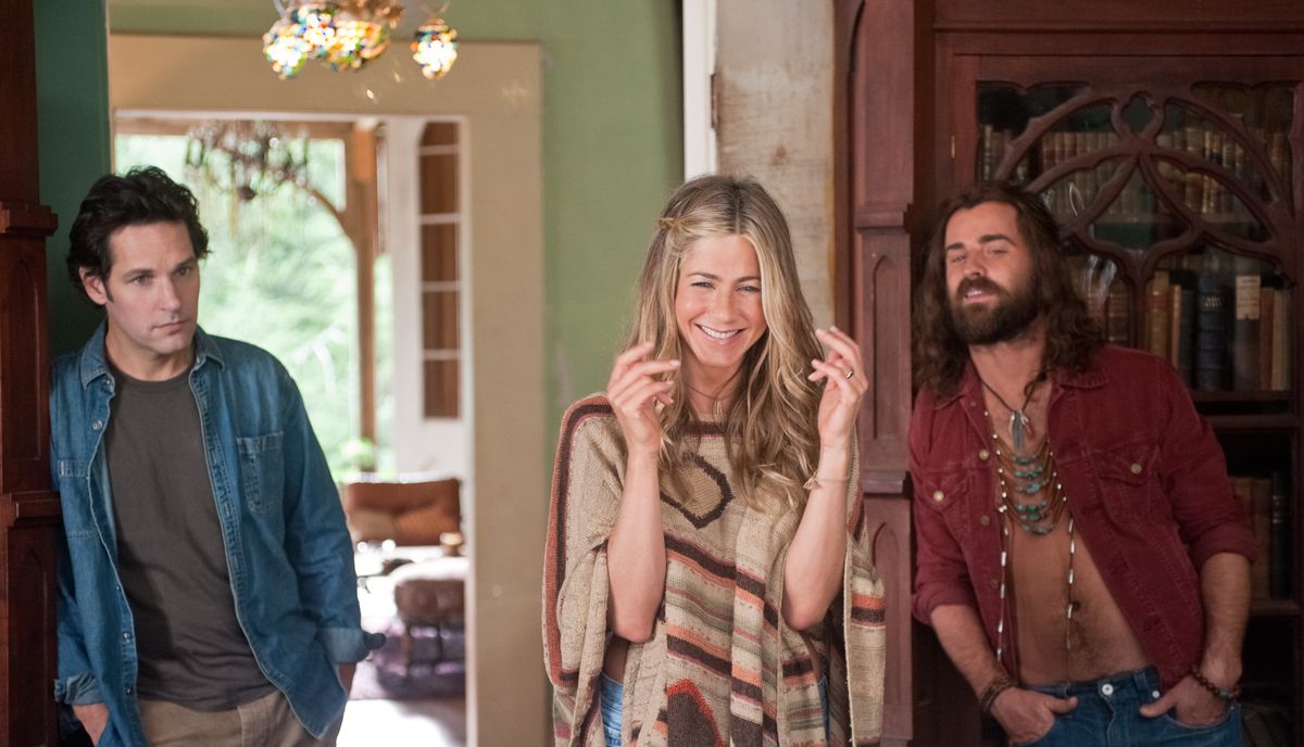 Wanderlust: George (PAUL RUDD), Linda (JENNIFER ANISTON) and Seth (JUSTIN THEROUX) at Elysium common area wearing cool hippie clothes