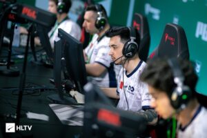 Eternal Fire overcome MOUZ to advance to Roobet Cup playoffs