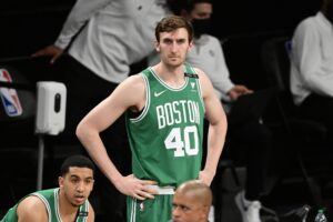 Luke Kornet re-signs with Boston Celtics