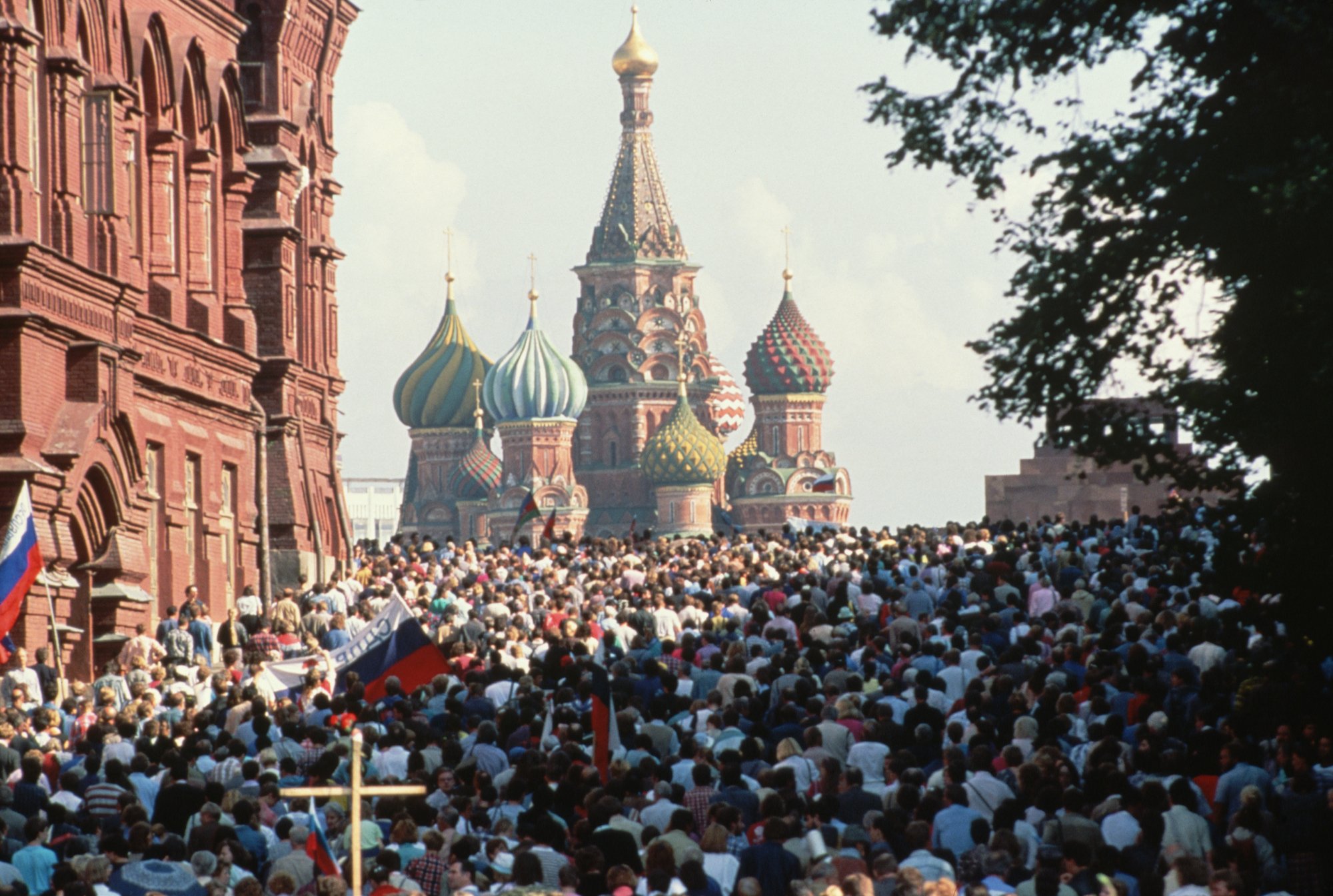 Crowds gather in Red Square to celebrate the failure of the attempted coup.