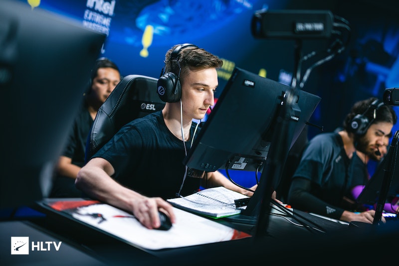 Outsiders secure playoffs at ESL Pro League