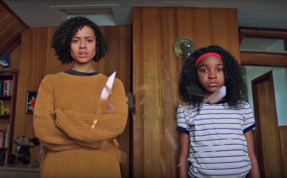 Ruth (Gugu Mbatha-Raw) and her daughter Lila (Saniyya Sidney) manifesting their powers in Fast Color.