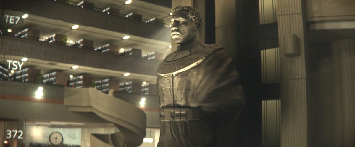 A statue of Jonathan Majors as the supreme ruler of the Time Variance Authority (presumably Kang the Conqueror) in Loki.
