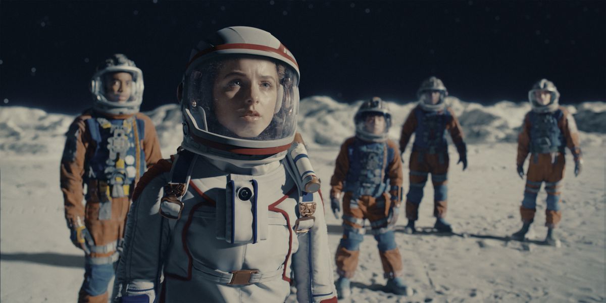 Isaiah Russell-Bailey as Caleb, Mckenna Grace as Addison, Orson Hong as Borney, Thomas Boyce as Marcus and Billy Barratt as Dylan in Crater. They are all children wearing astronaut suits on the moon.