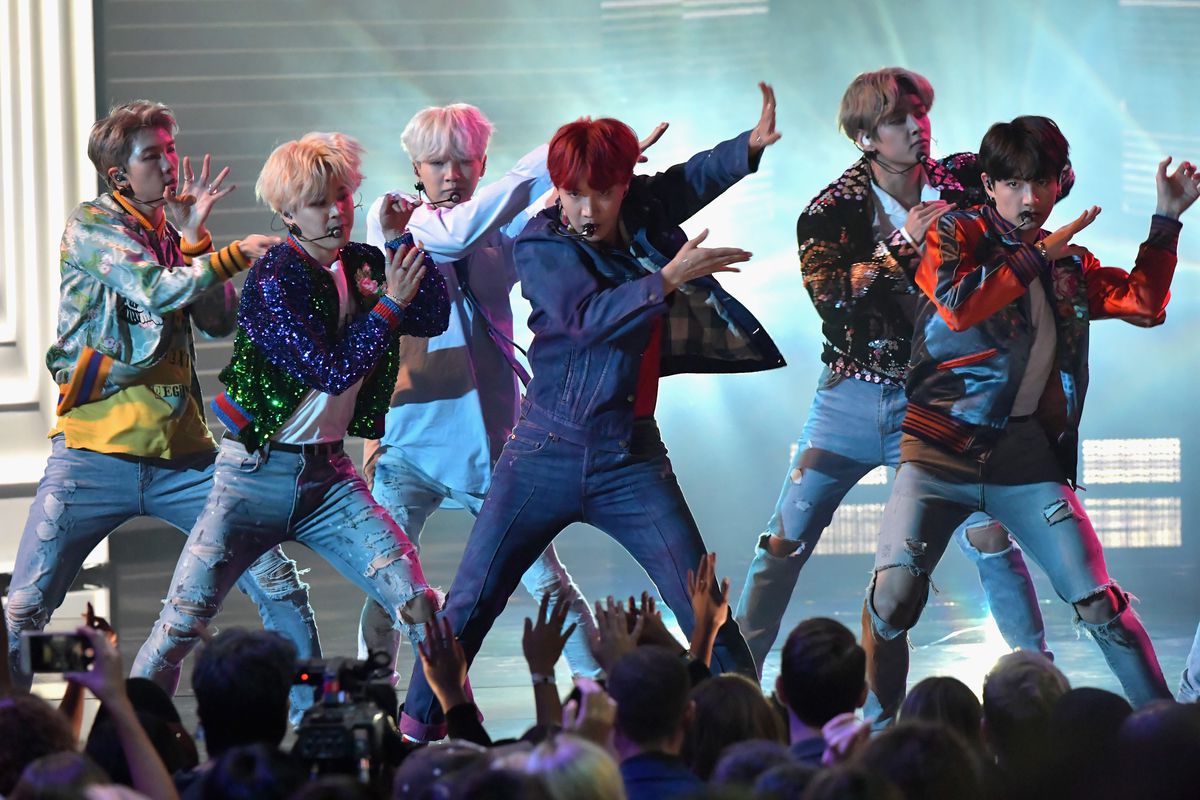 BTS performs at the 2017 American Music Awards