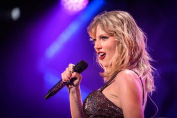 Taylor Swift รับคำติชมสำหรับหุ้นส่วน Crown Resorts