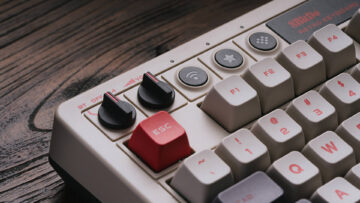 اولین صفحه کلید 8BitDo شامل دکمه های عظیم NES است
