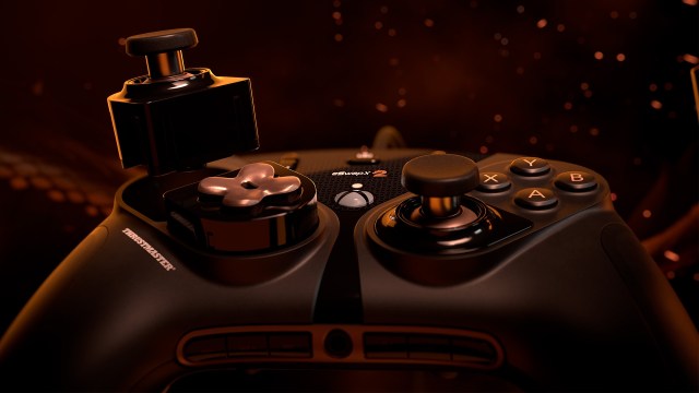 Fight it out with the Hot-Swapping Thrustmaster ESWAP X 2 PRO controller for Xbox and PC | TheXboxHub