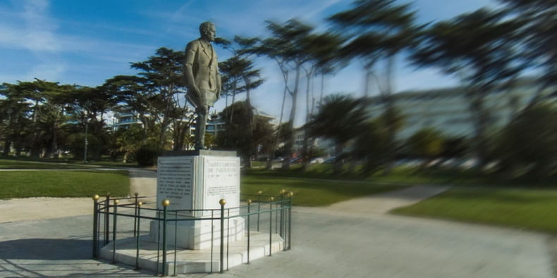 مجسمه Fausto de Figueiredo در پارک کازینوی استوریل