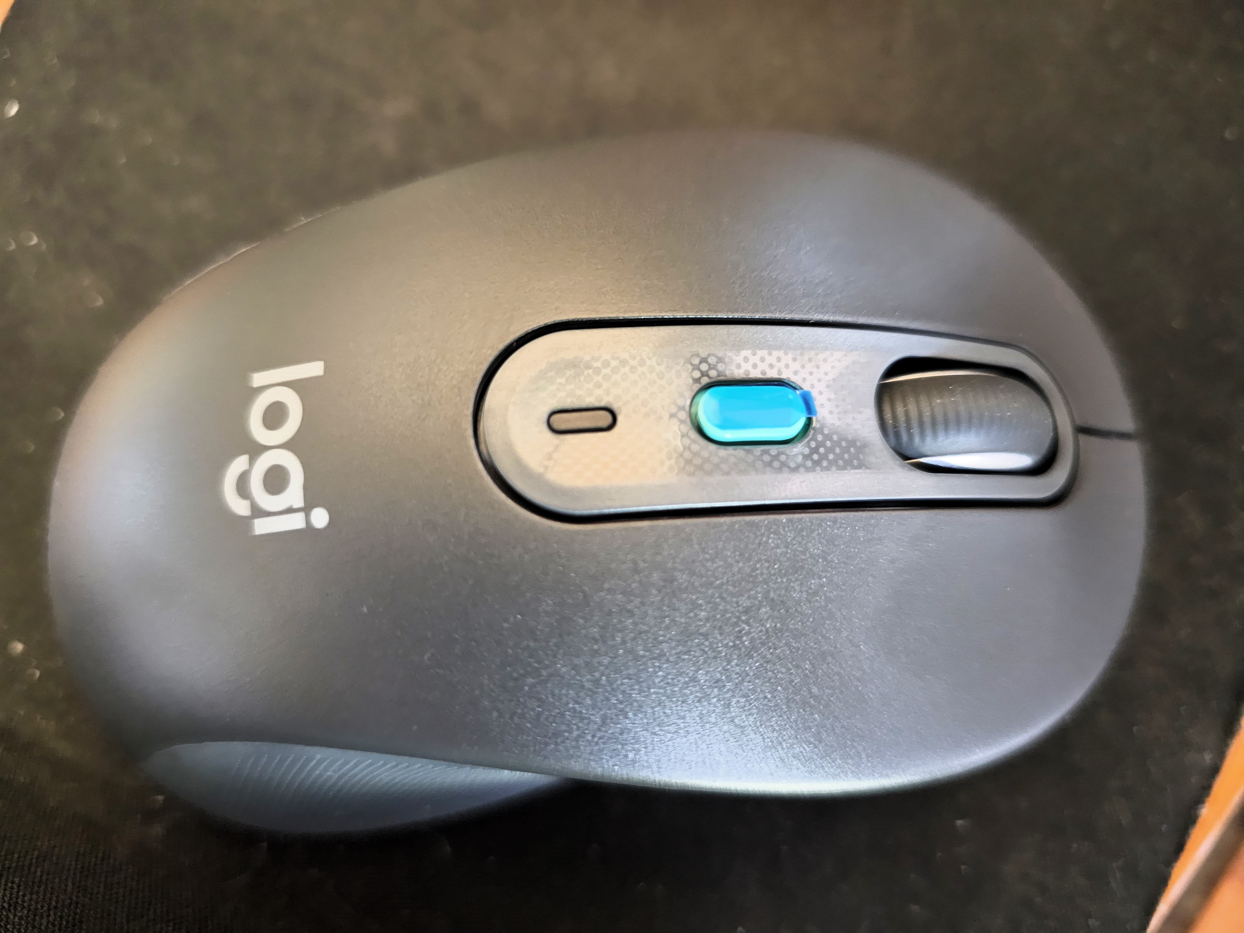 Logitech M750 AI Mouse top